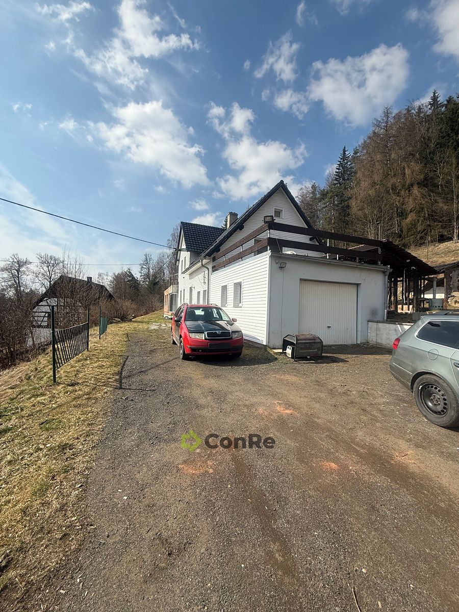 Prodej rodinného domu 210 m², pozemek 1622 m²